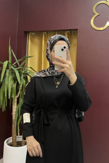 Kolu Etiket Detaylı Elbise - 7