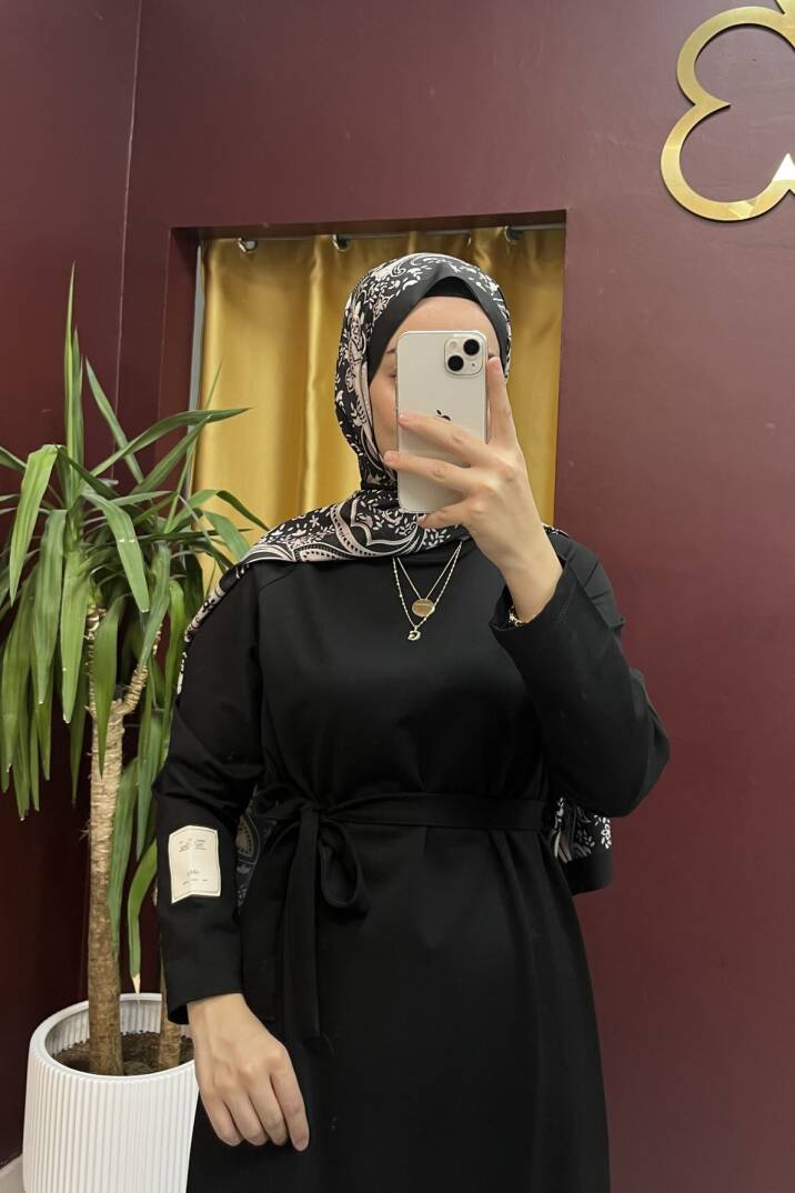 Kolu Etiket Detaylı Elbise - 7