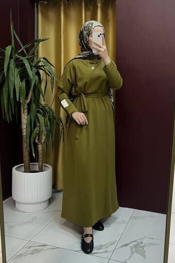 Kolu Etiket Detaylı Elbise