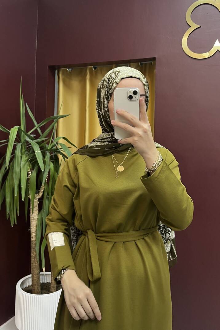 Kolu Etiket Detaylı Elbise - 4