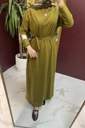 Kolu Etiket Detaylı Elbise - 3